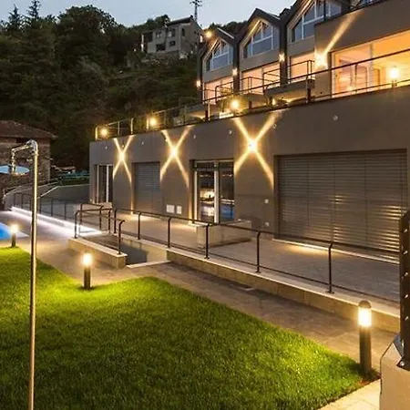 Baia Blu - Luxury With Pool Apartment Cremia